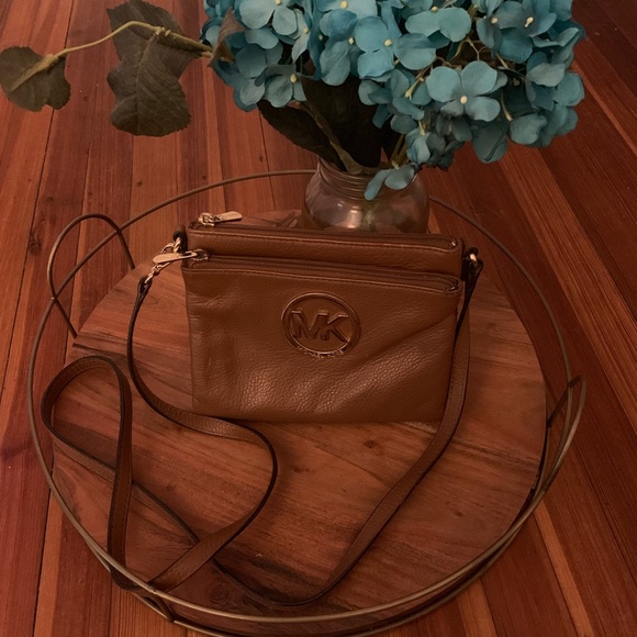 Michael Kors Handbags - Michael Kors Crossbody
